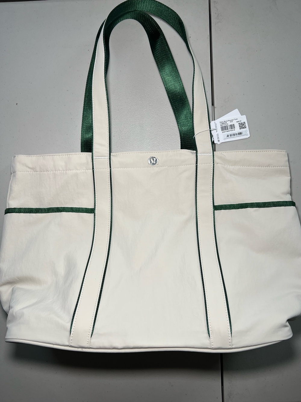 NWT Lululemon Daily Multi-Pocket Tote Bag 20L in the Natural/Ivy Green (NATI/IVY